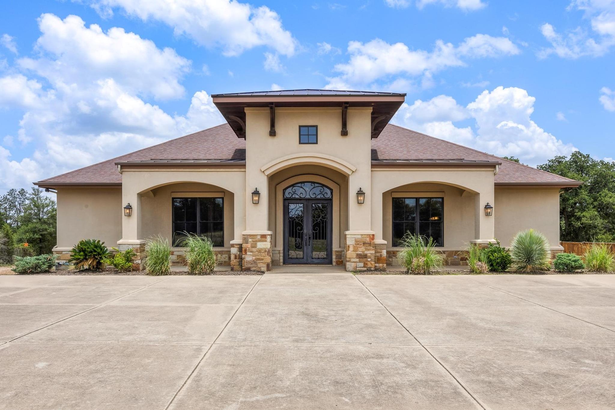 105 Applewood Tx 78612