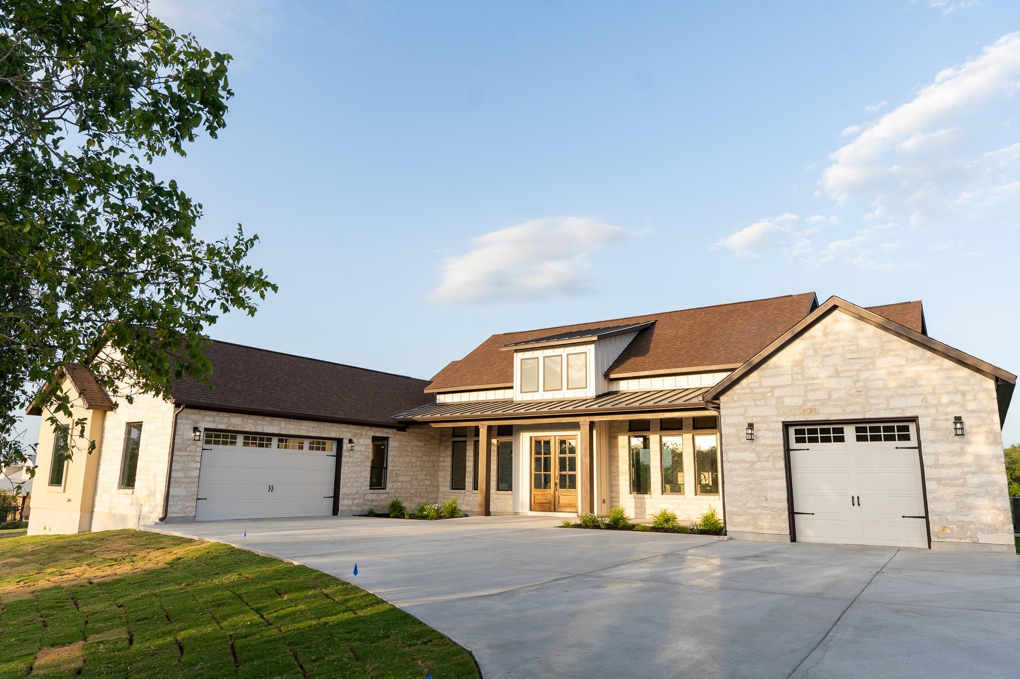 249 Moccasin Tx 78612