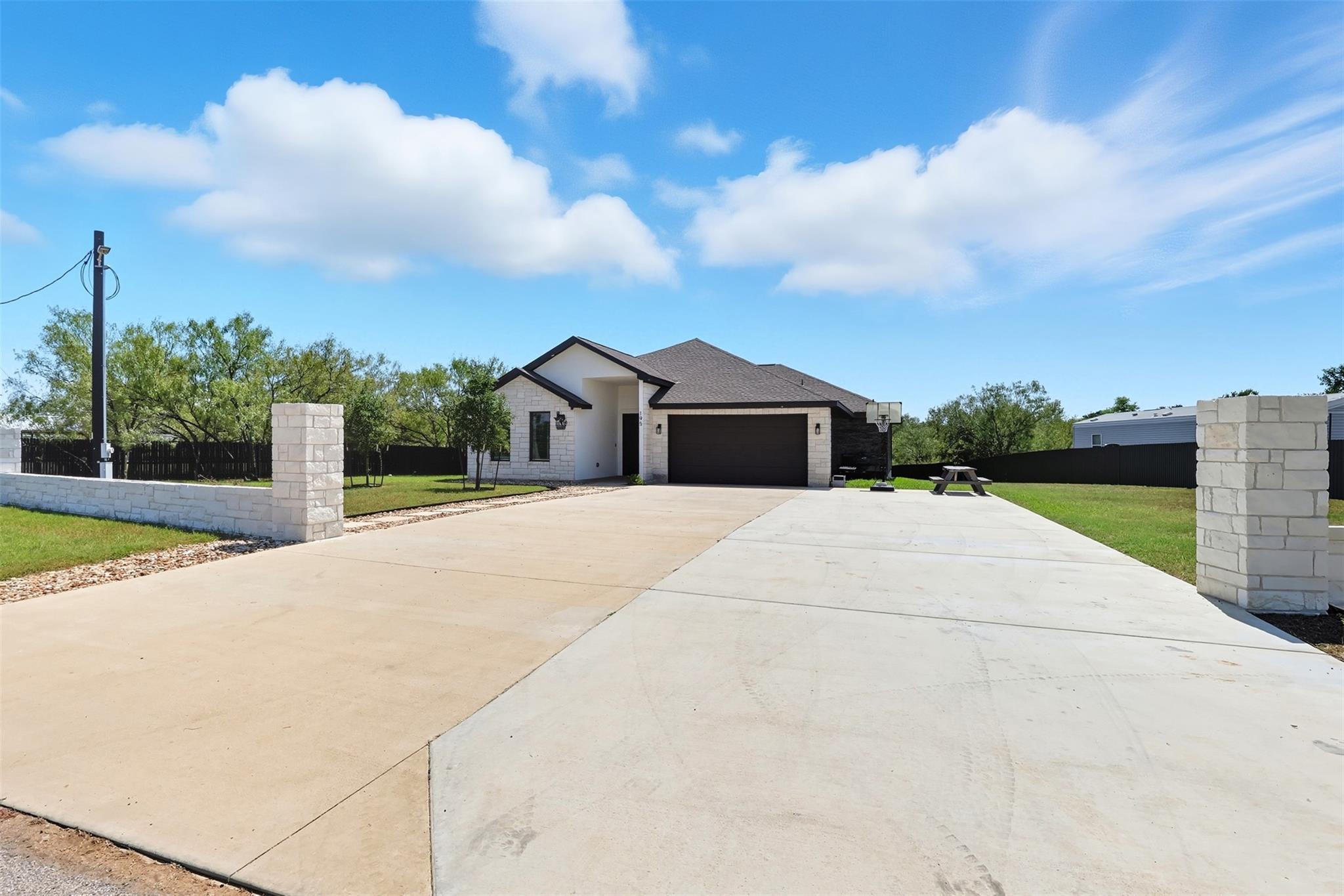 195 Blushing Tx 78612