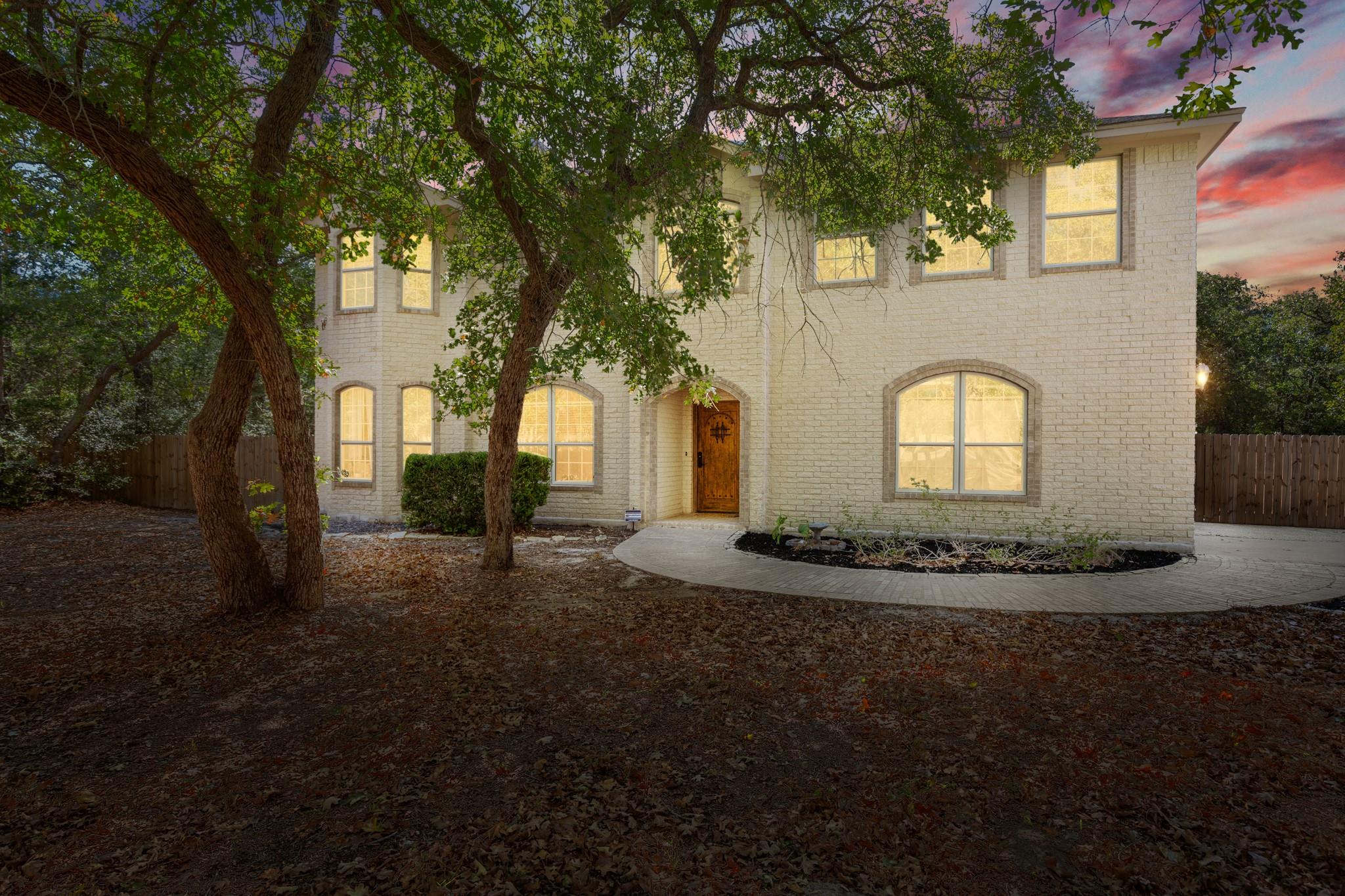 149 Spanish Oak Tx 78621