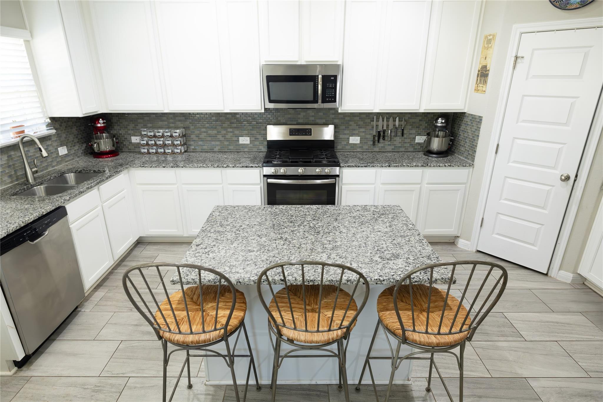 827 Savannah Tx 78621