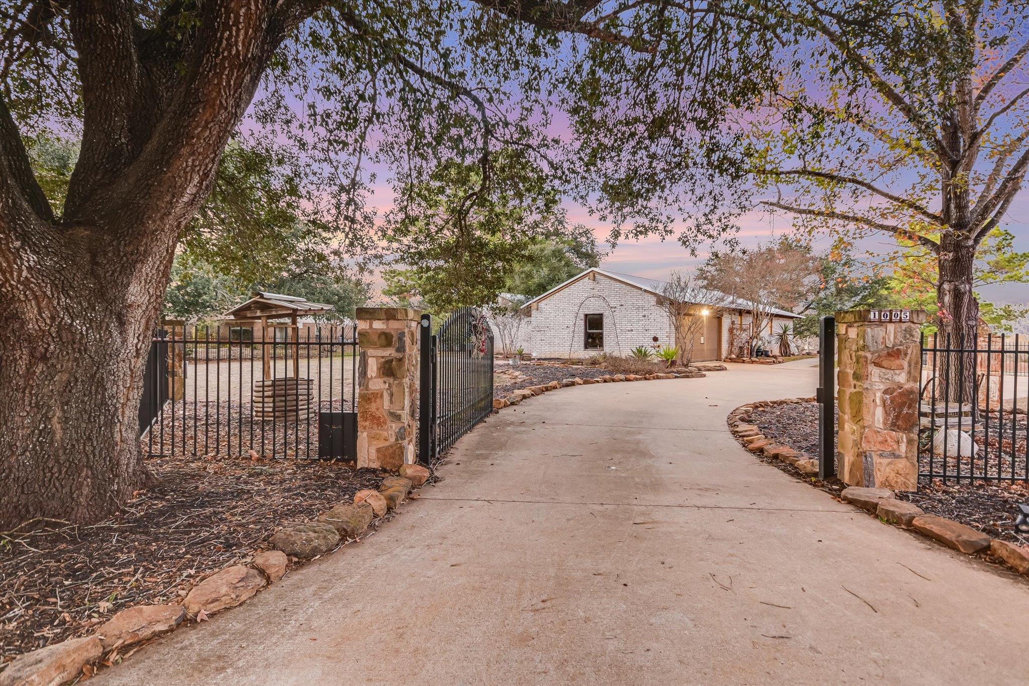 1005 Colorado Tx 78957