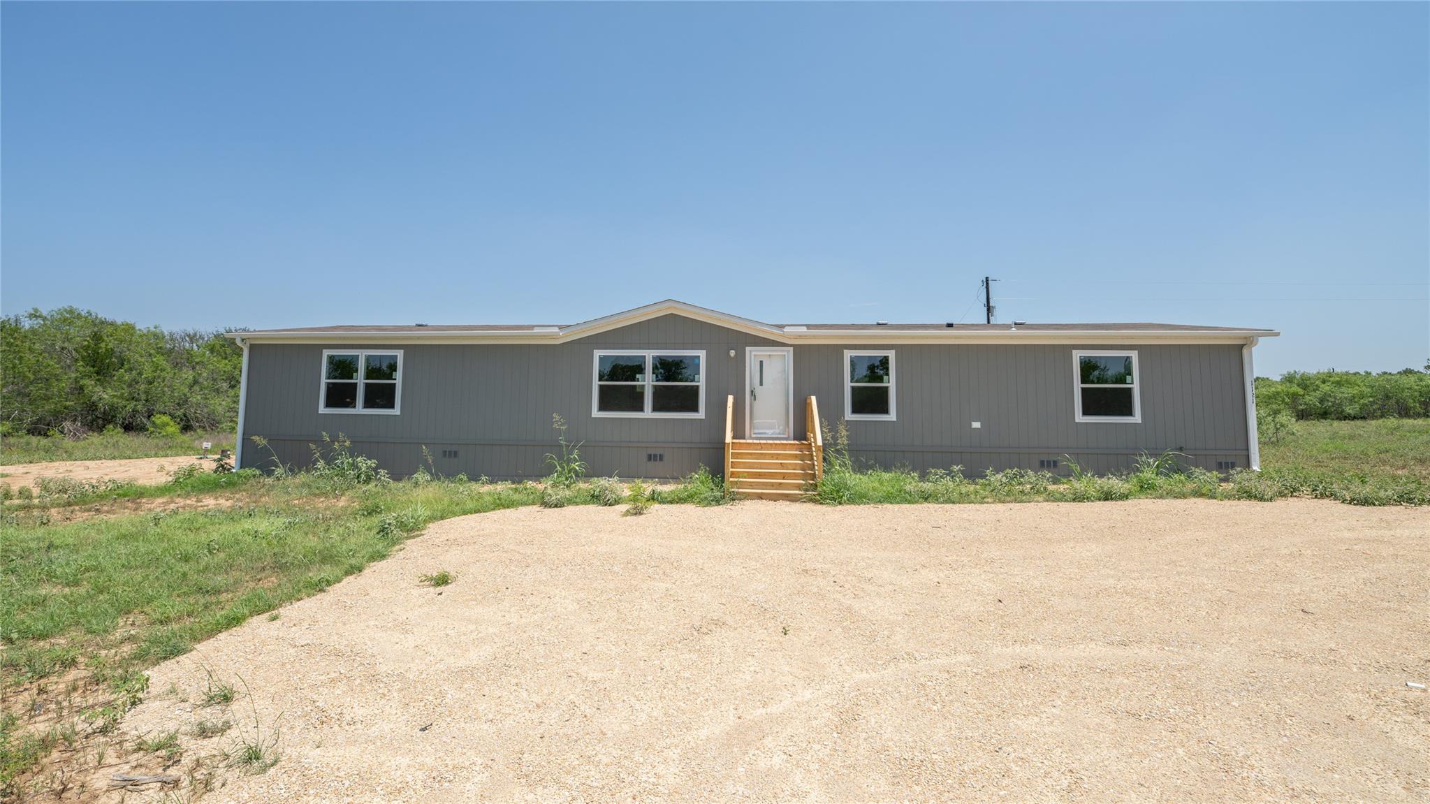 1121 Callihan Tx 78648