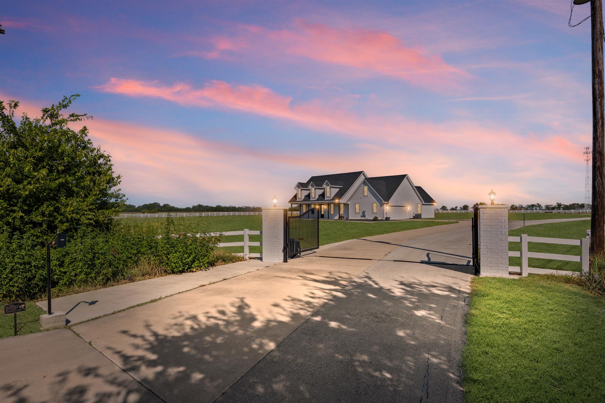 821 Silent Valley Tx 78644