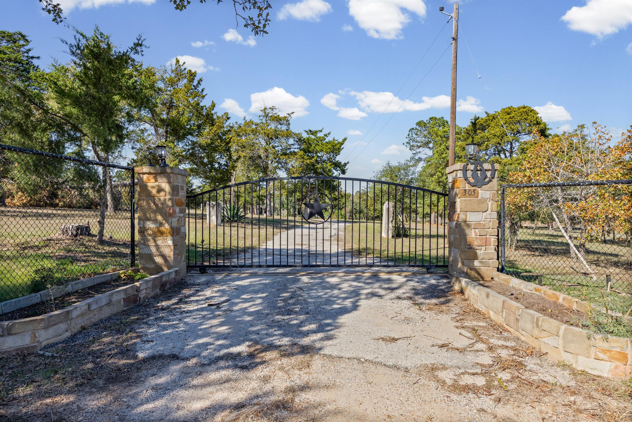 305 Whitesands Tx 78616