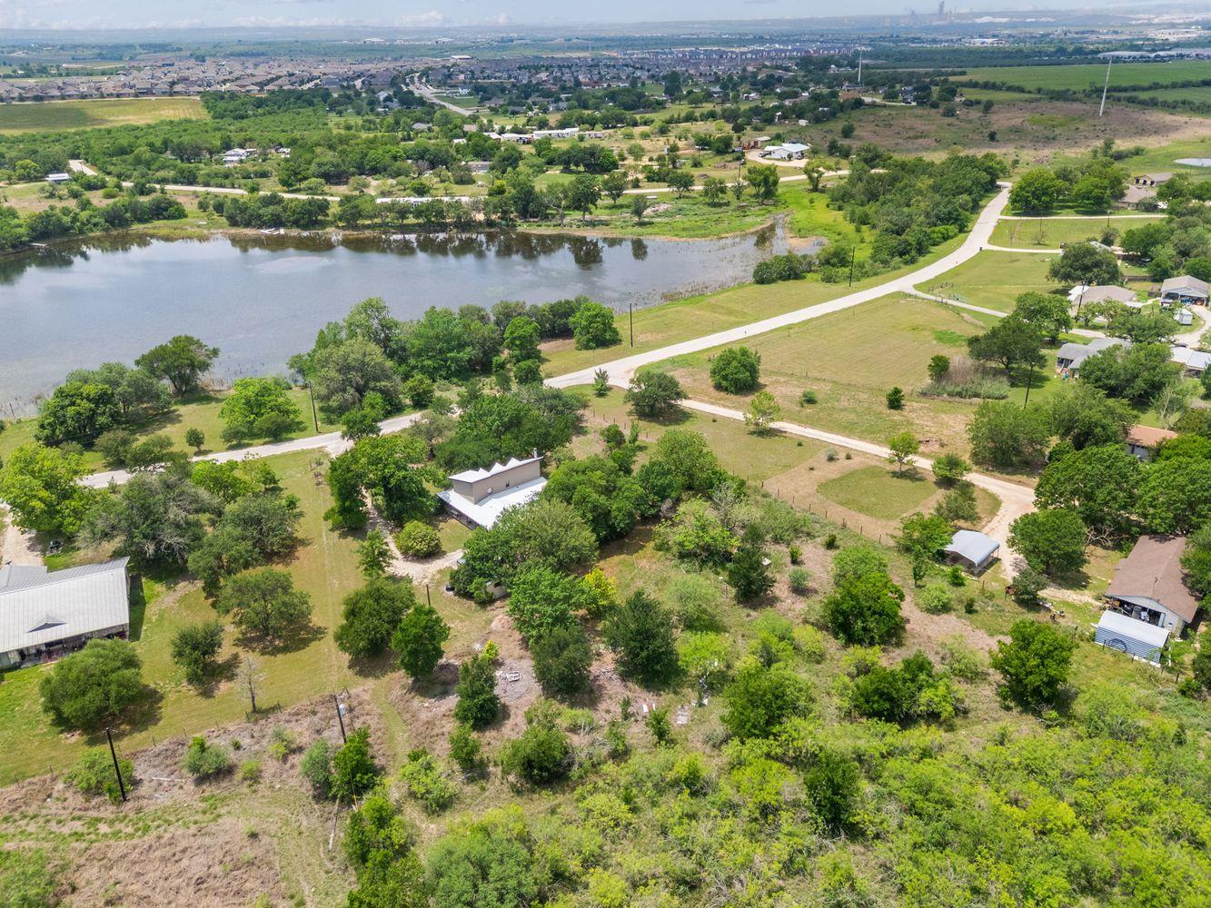 907 Horace Howard Tx 78666