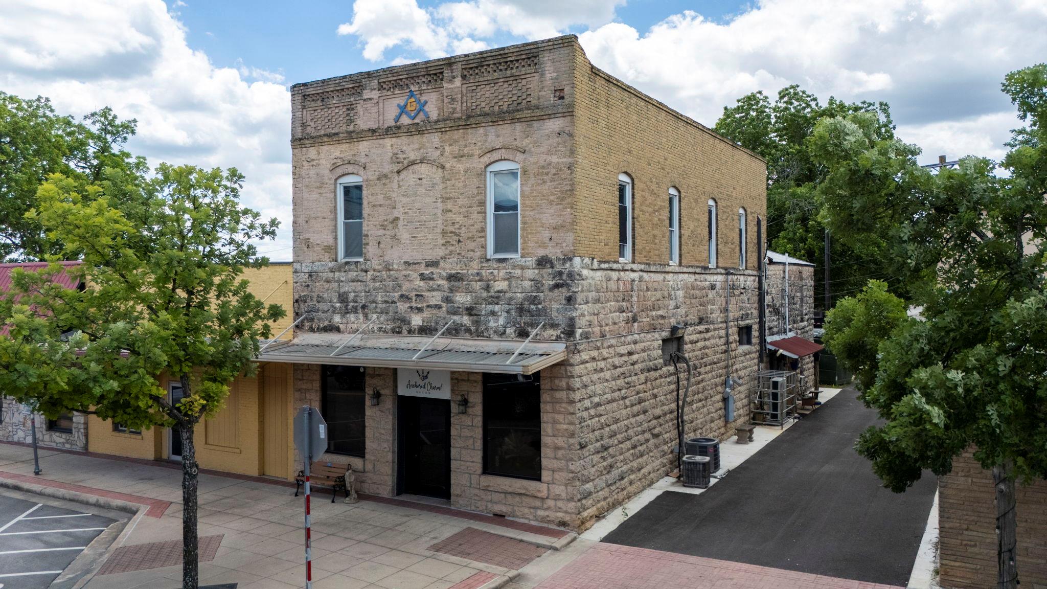 107 W Center Tx 78640