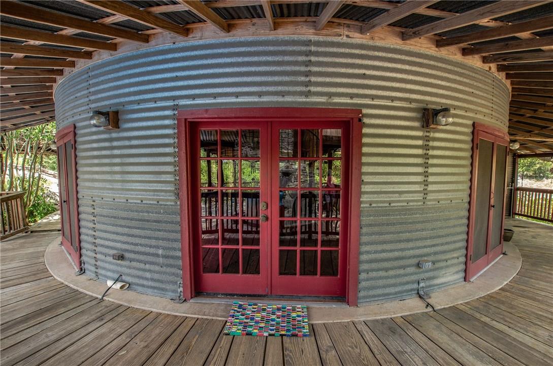 450 Oakwood Tx 78666