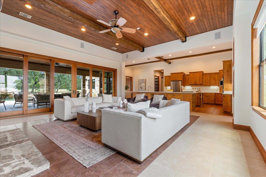 1525 Springlake Tx 78620