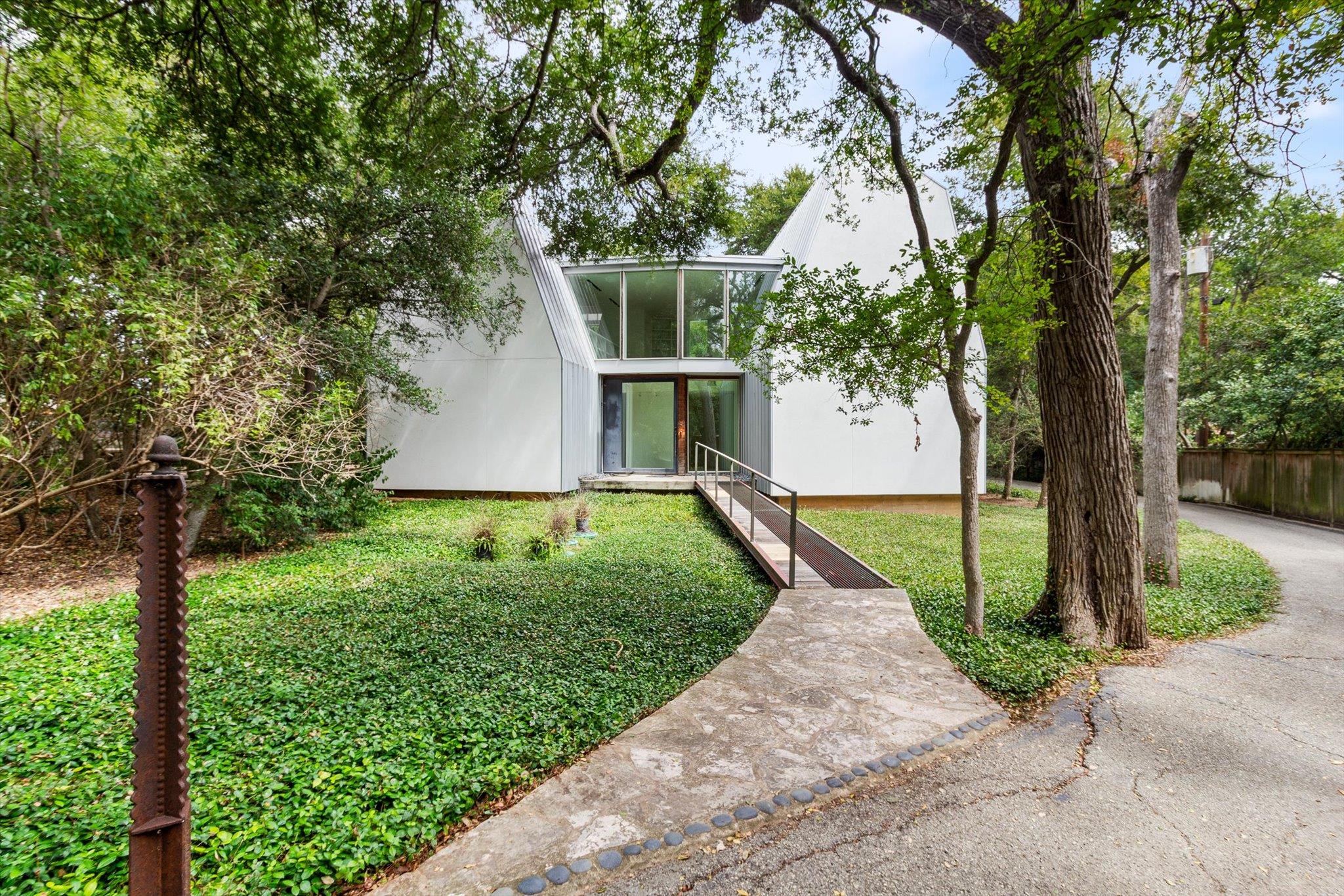 708 Snyder Hill Tx 78666