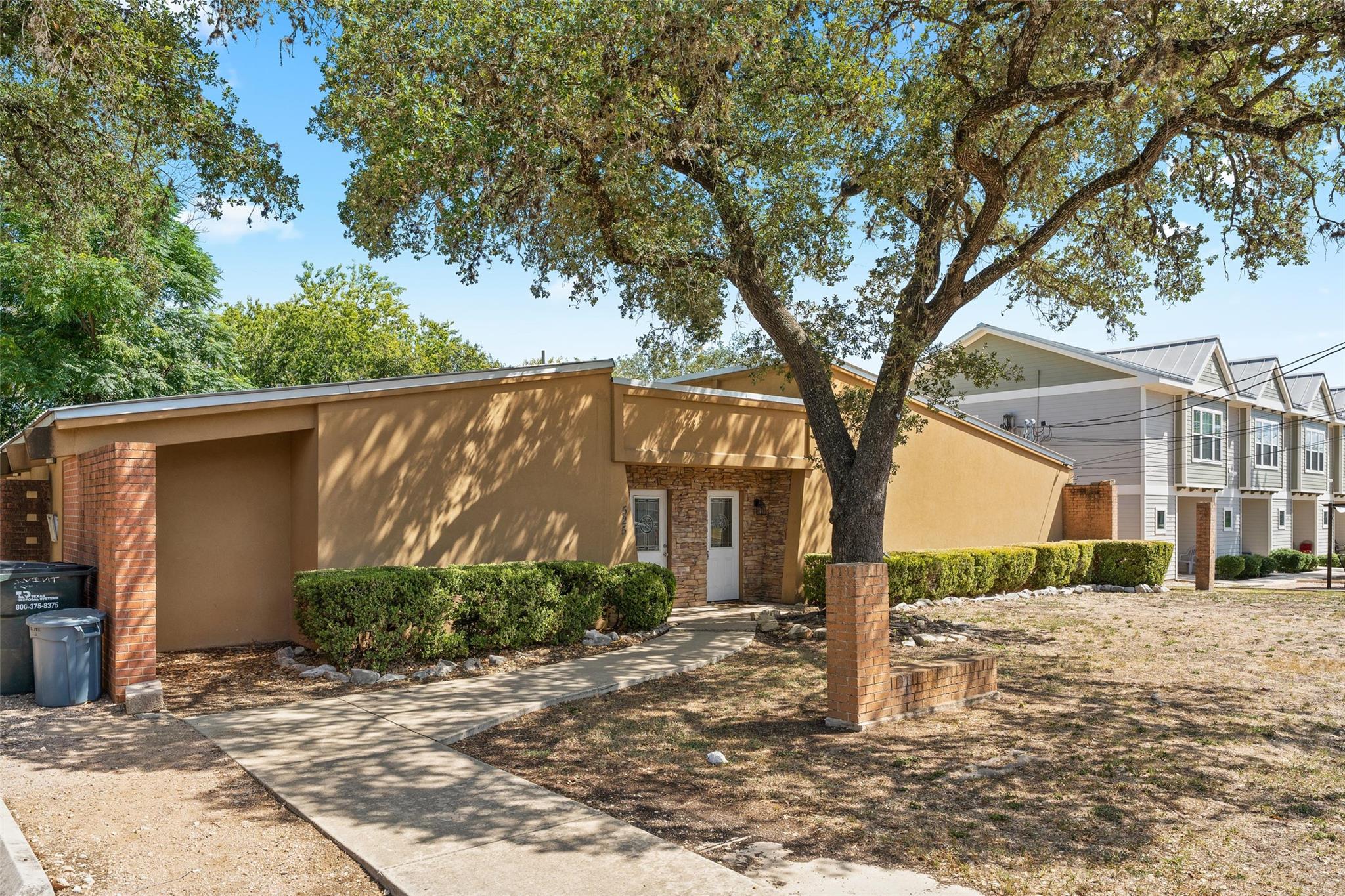 521 & 525 Hutchison Tx 78666