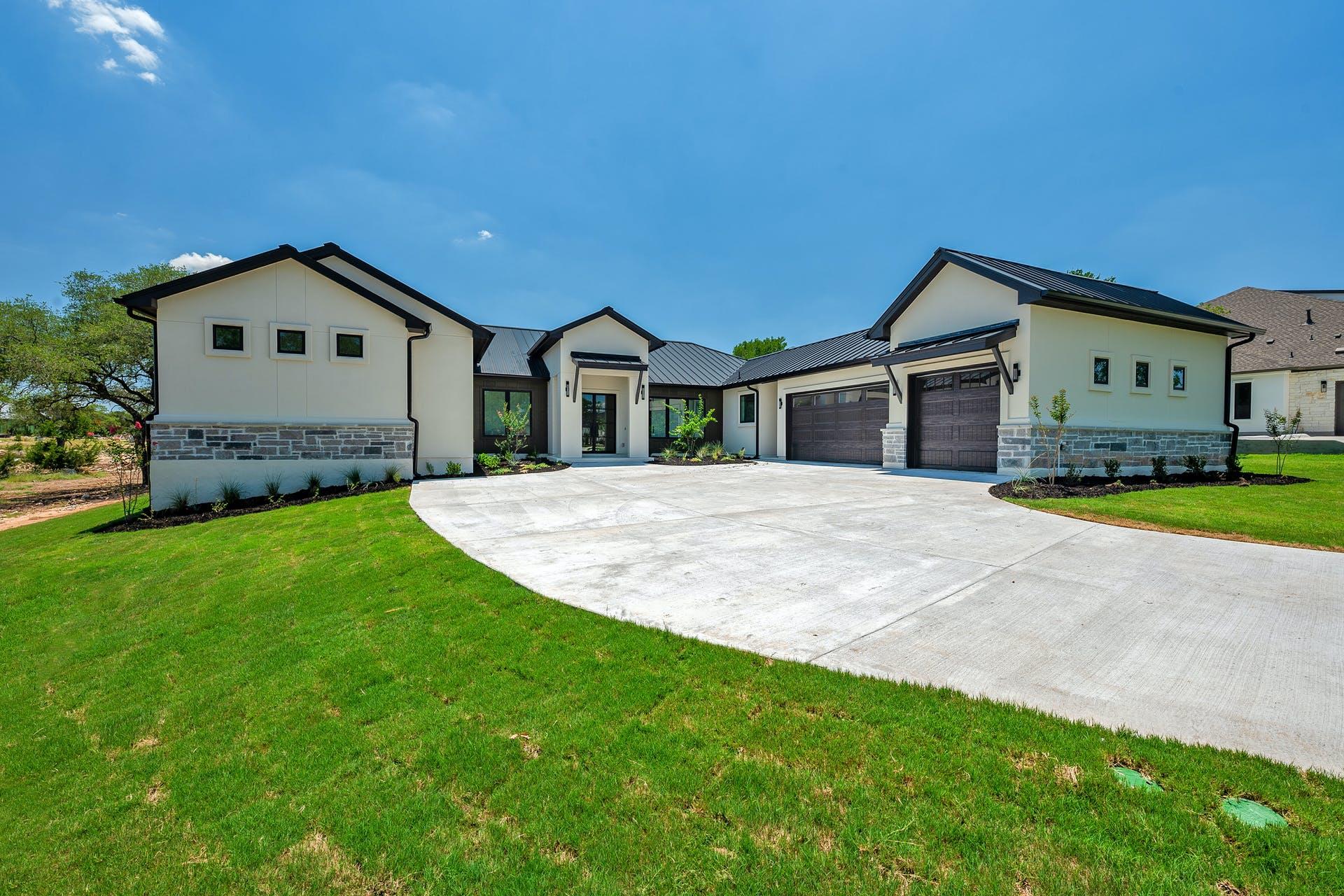 125 Stockman Tx 78620