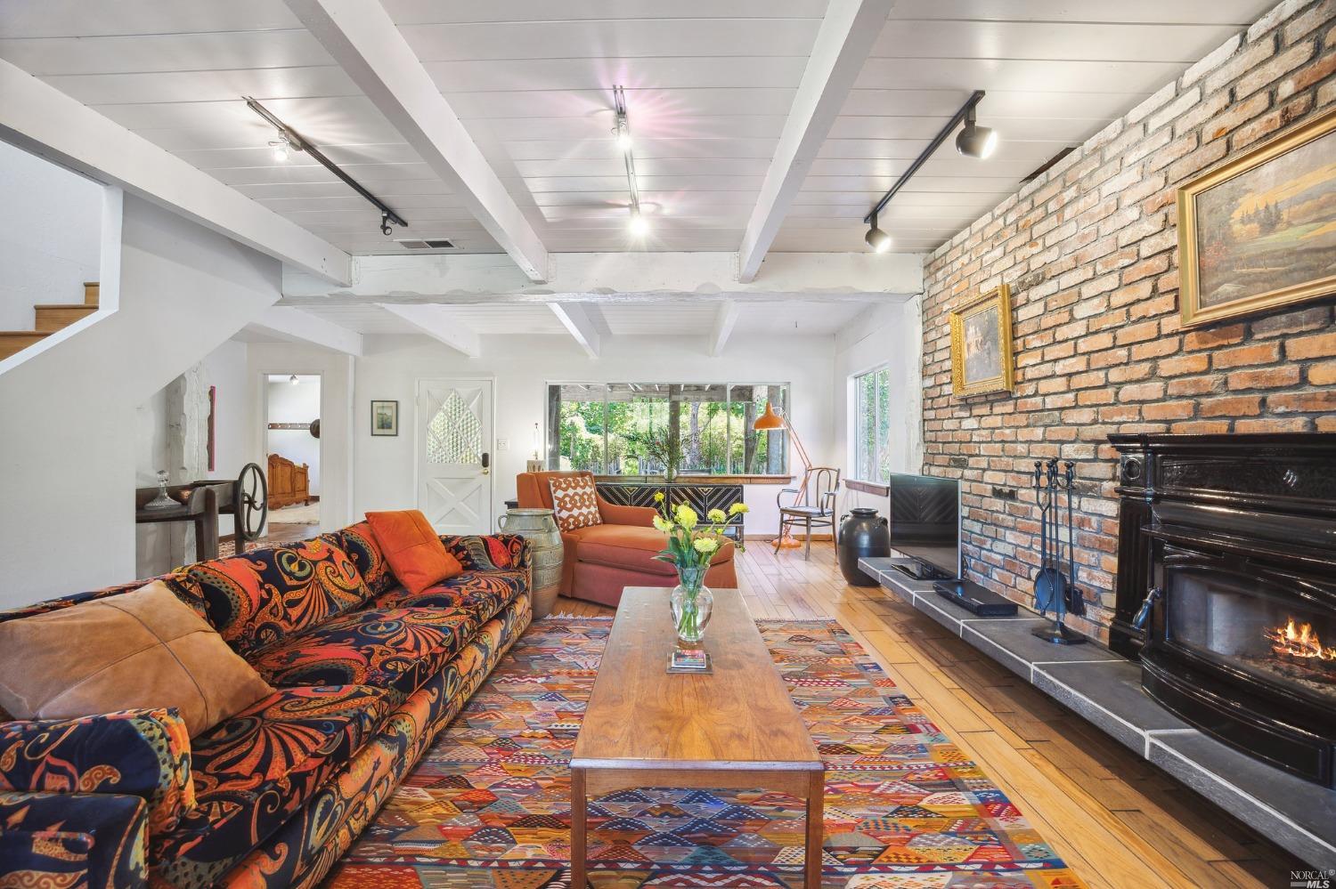 5953 Shoreline Highway