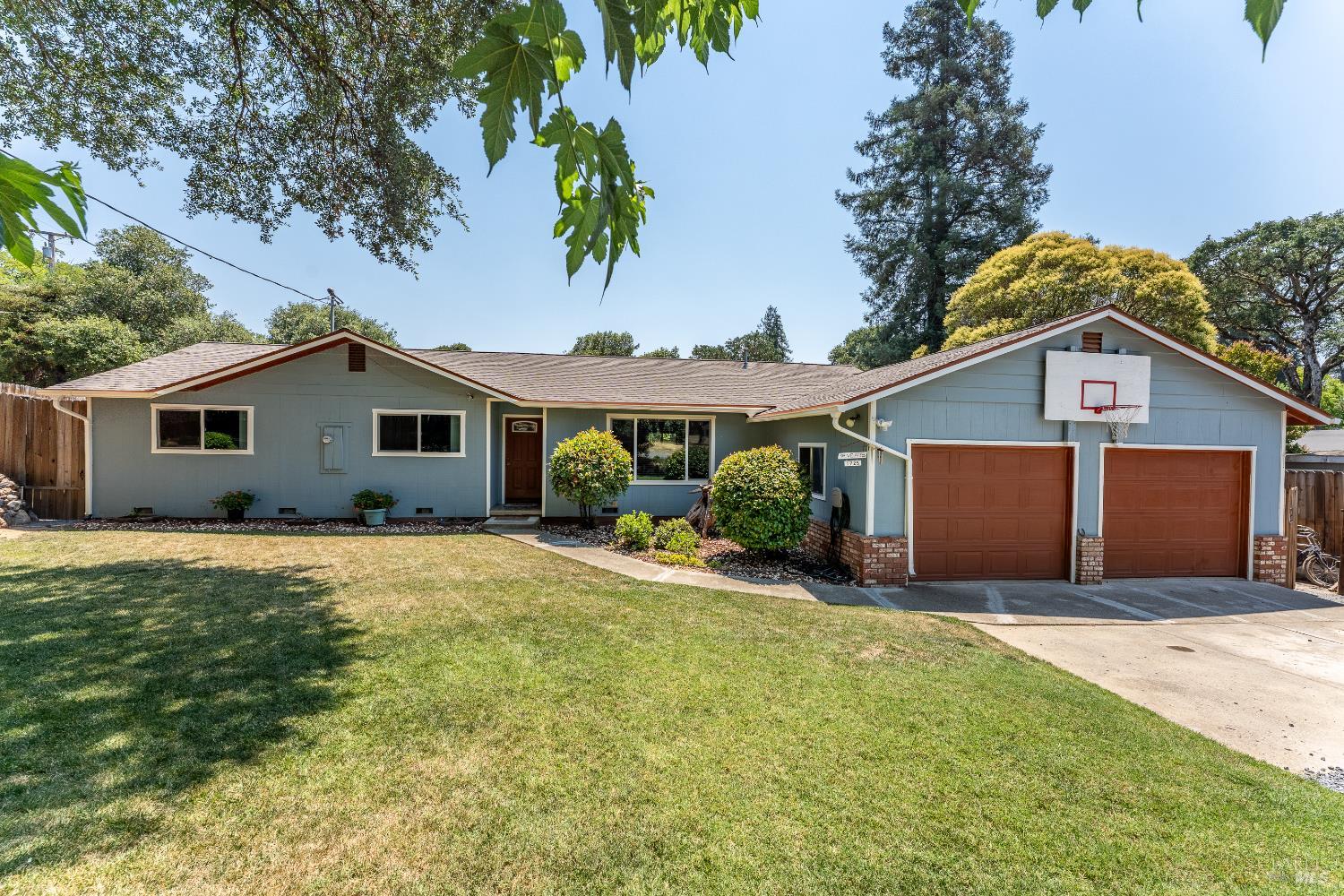 1725 E Madrone Drive