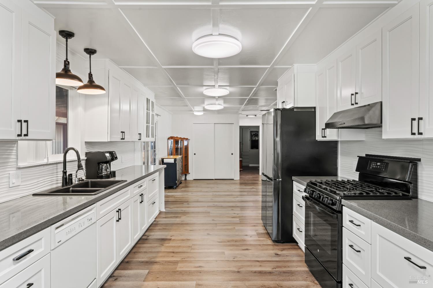 660 Leslie Street #11