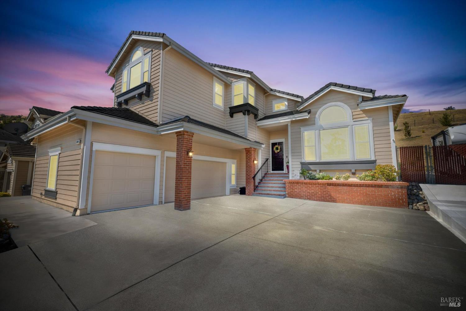 2225 Hillridge Drive