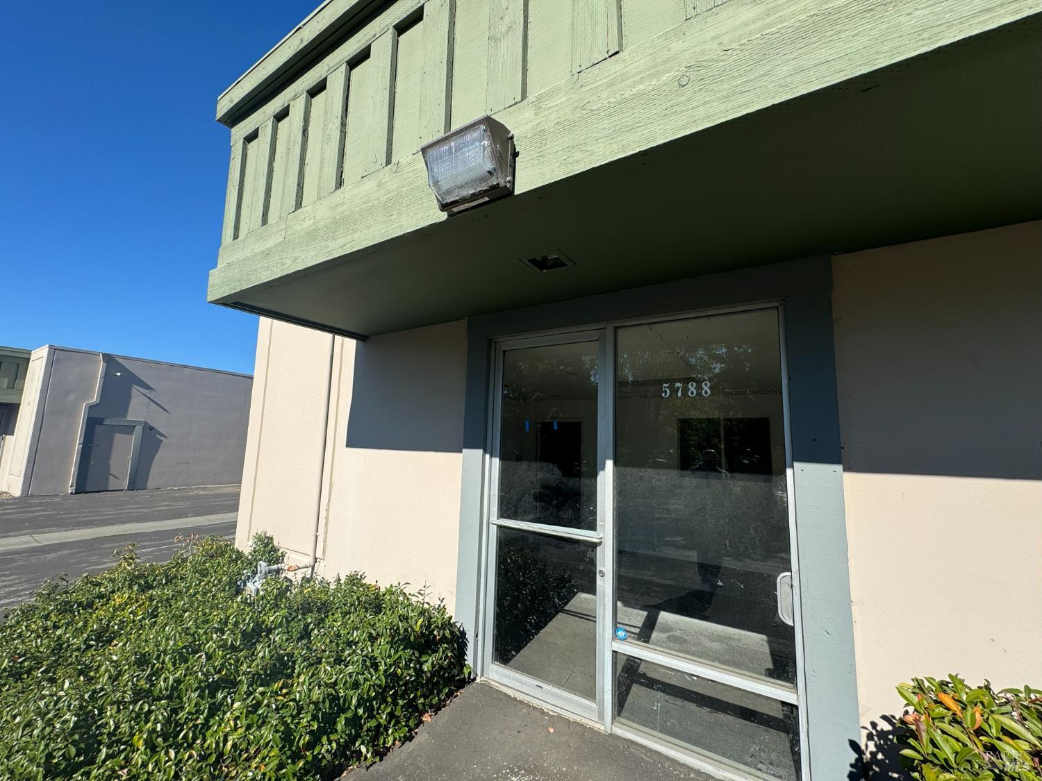 5788 Commerce Boulevard