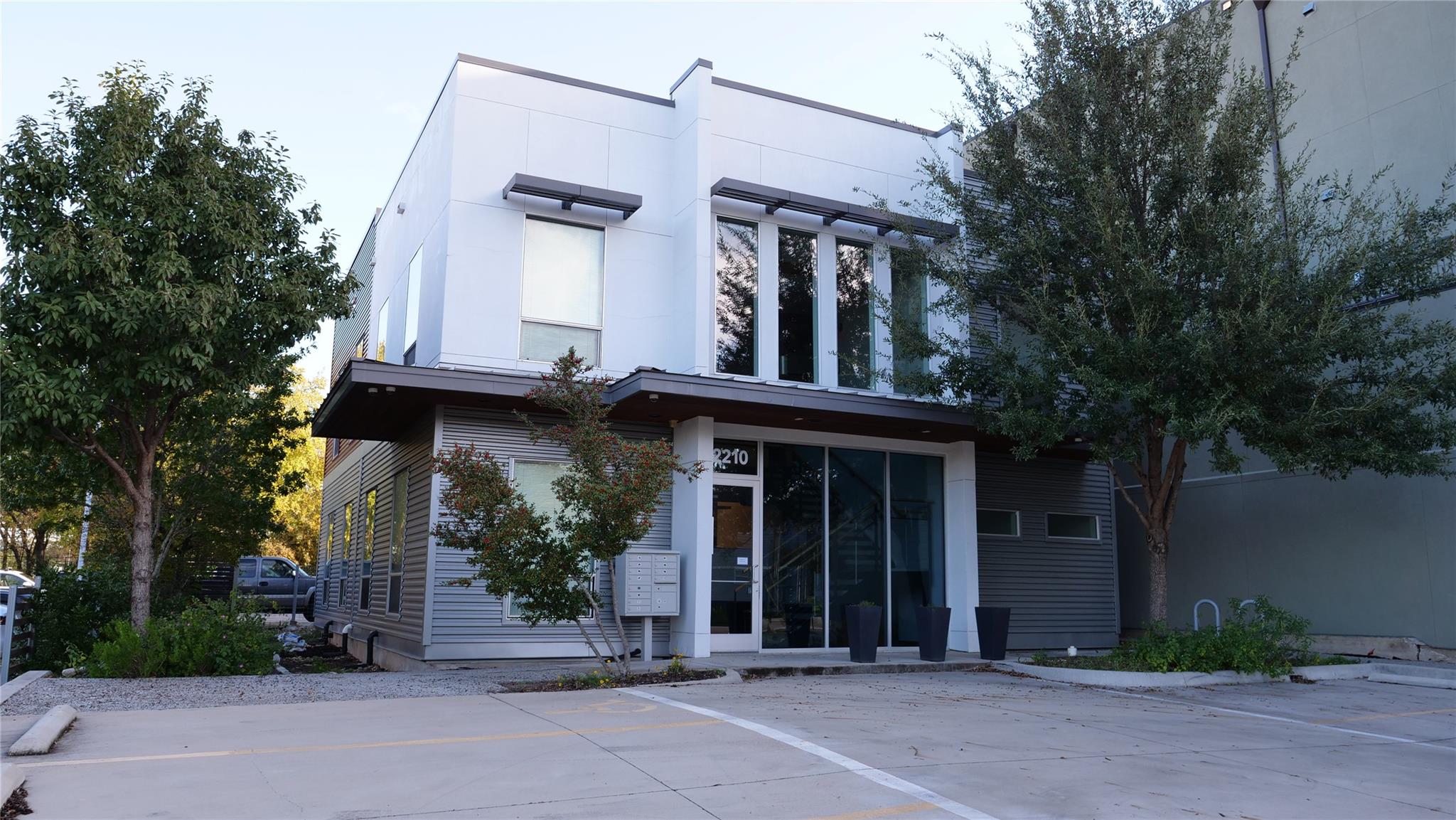 2210 Western Trails Tx 78745