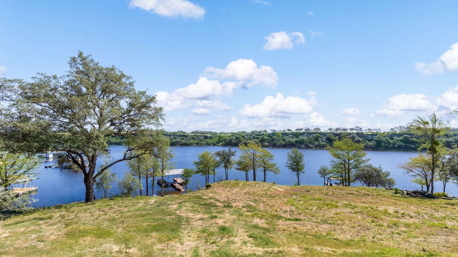 1013 Lake Shore Tx 78669