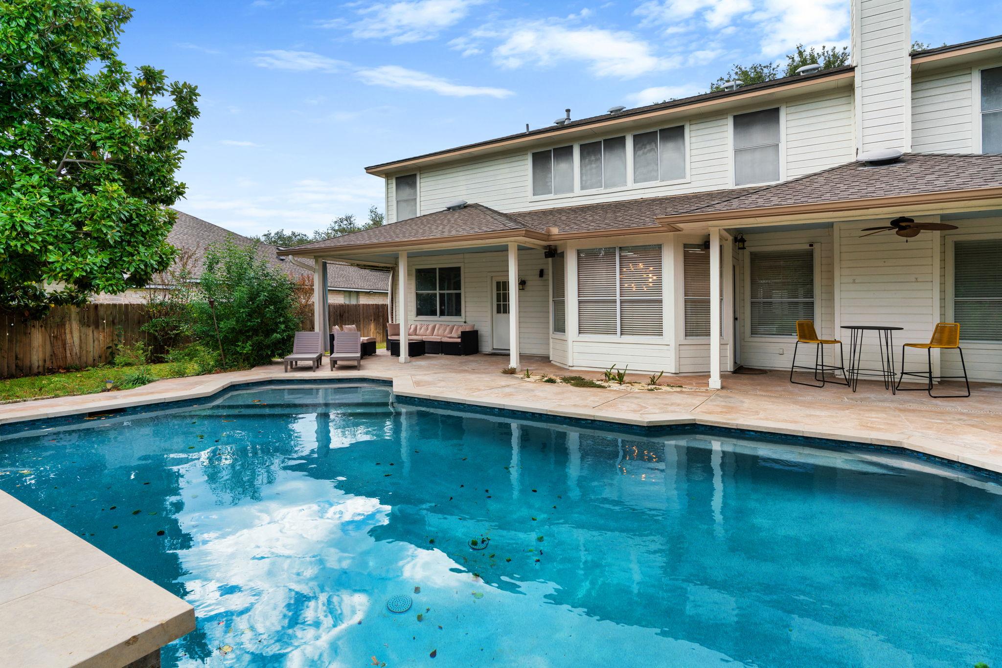 807 Clarence Bohls Tx 78660