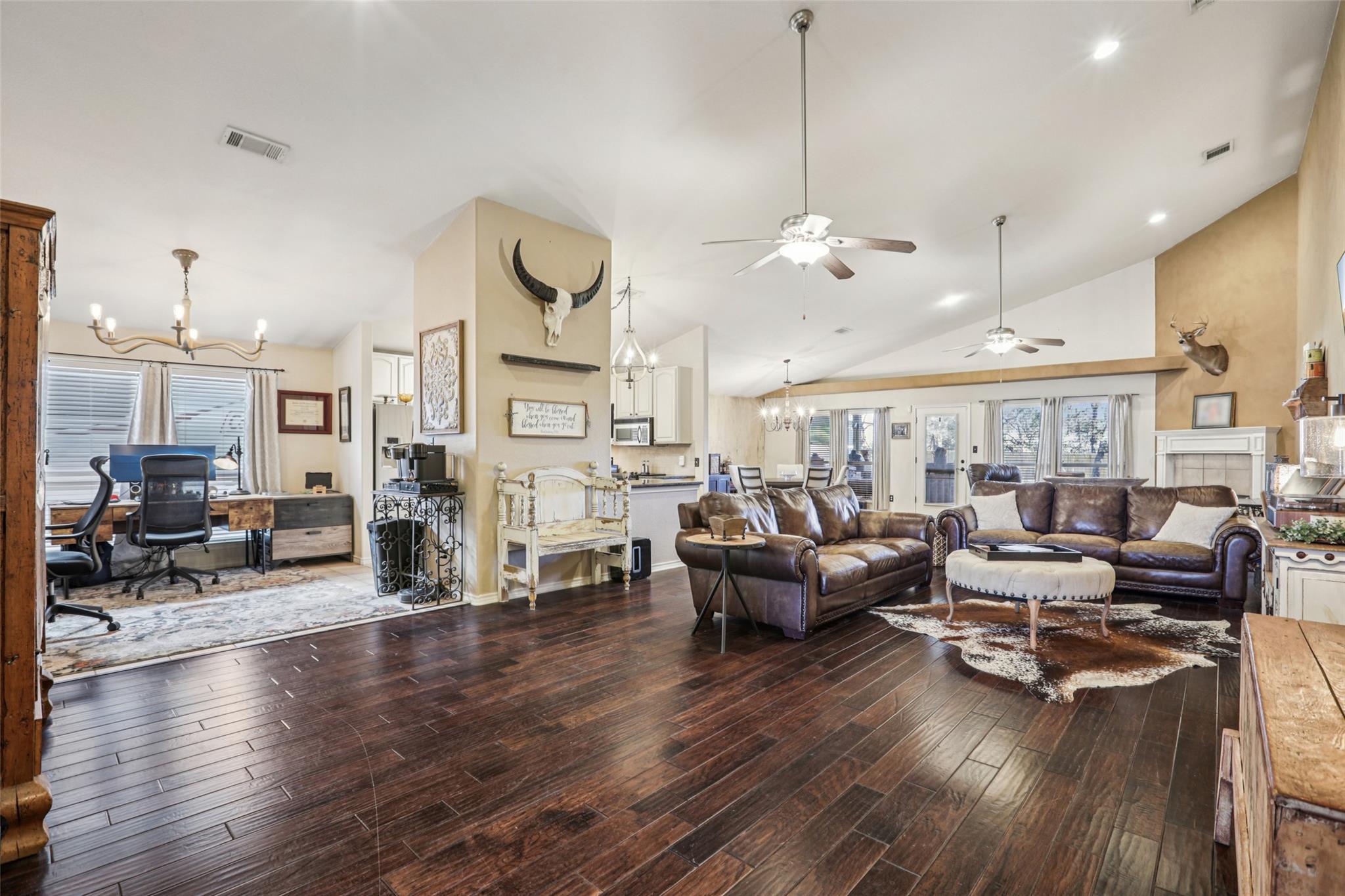 500 Leanna Woods Tx 78652