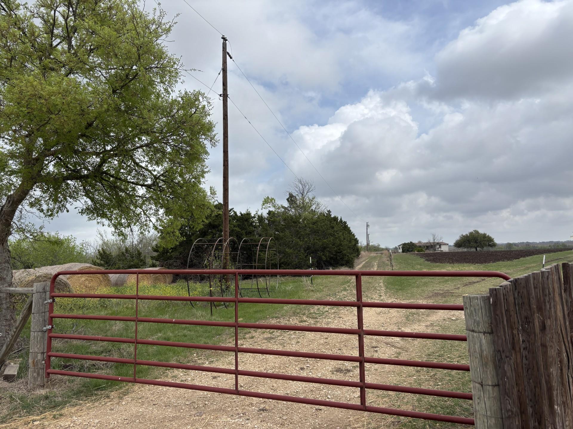 1420 County Road 373 Tx 76574