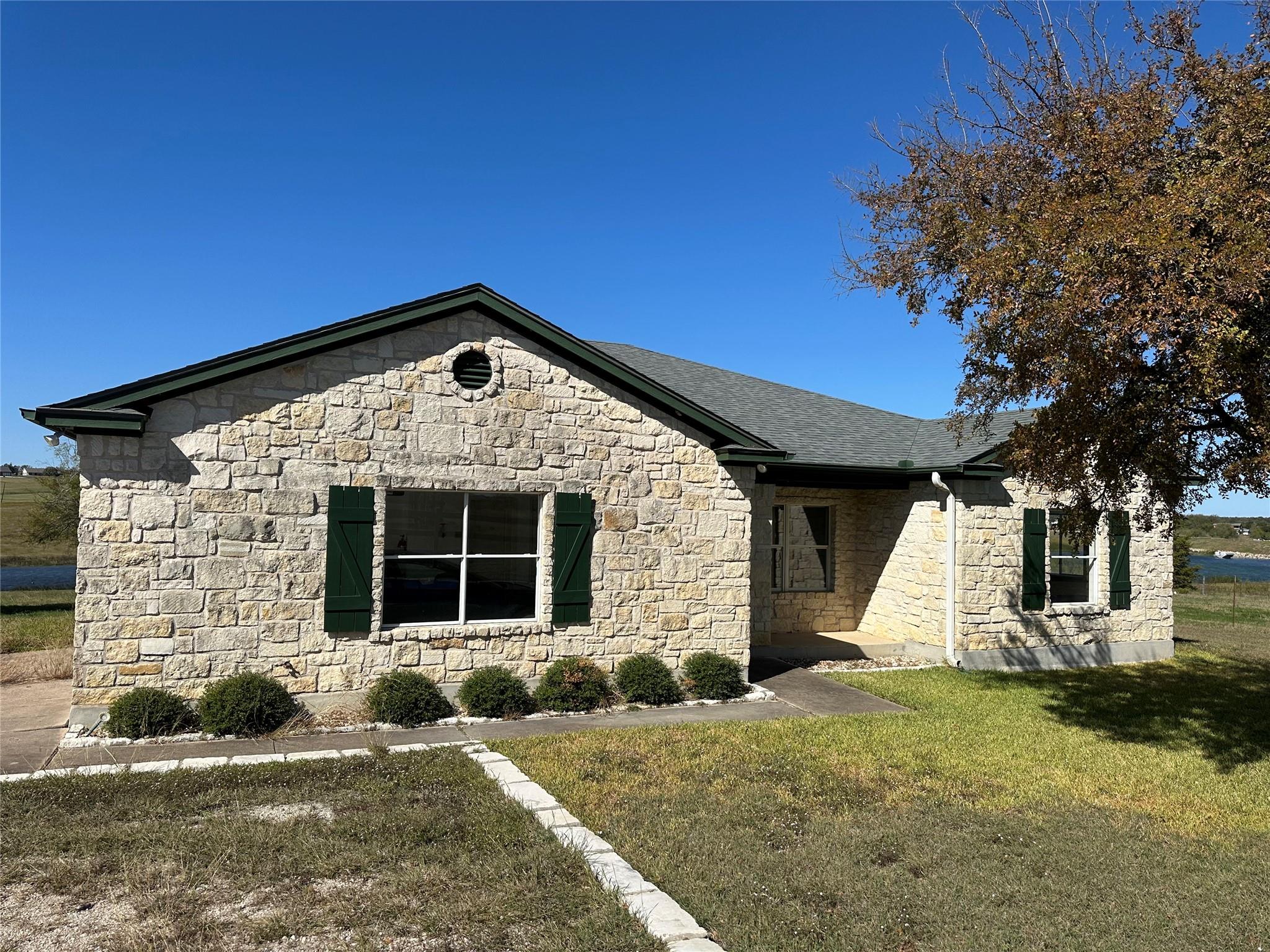 1644 County Road 139 Tx 78634