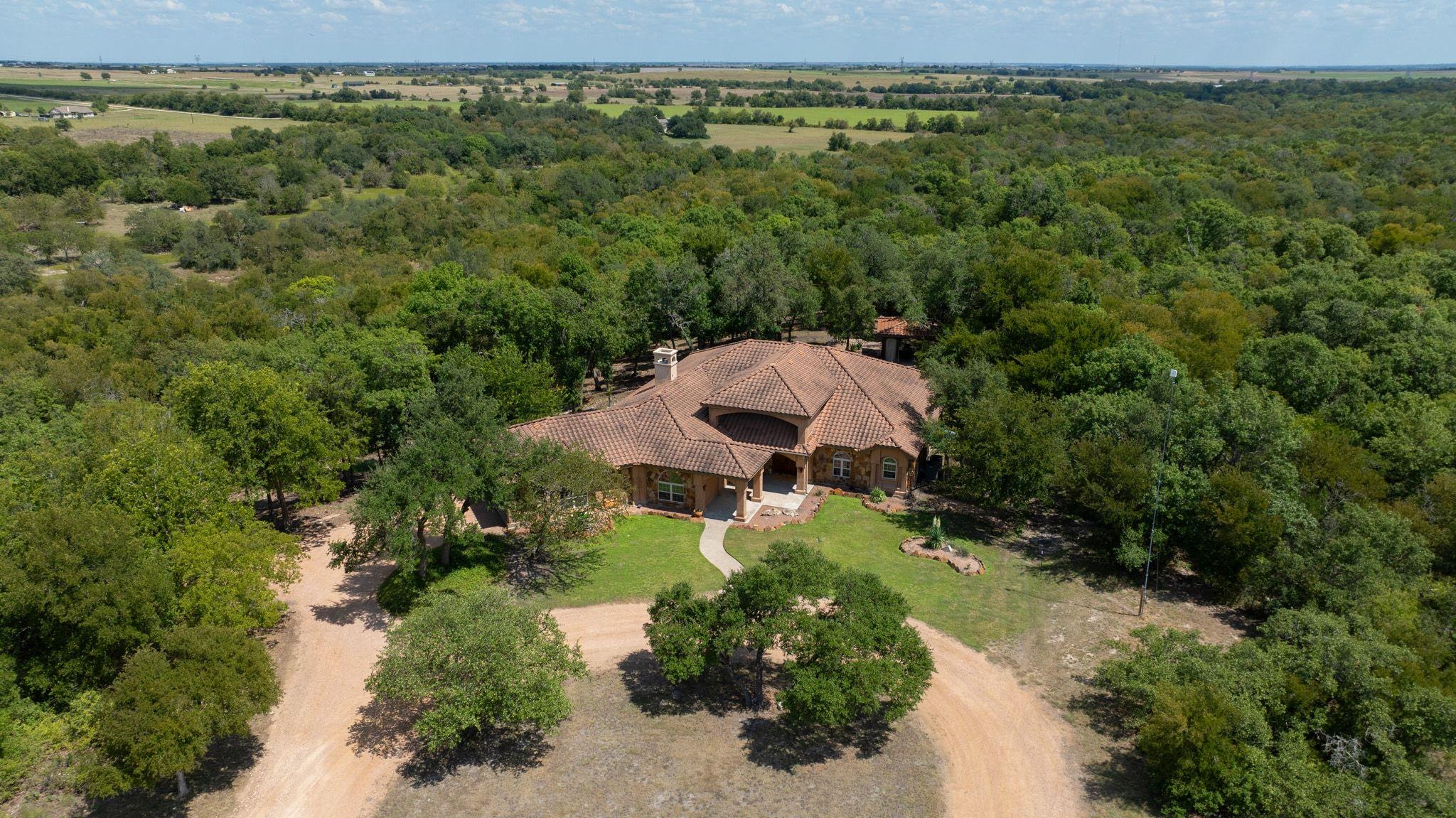 1120 Redbird Tx 78626