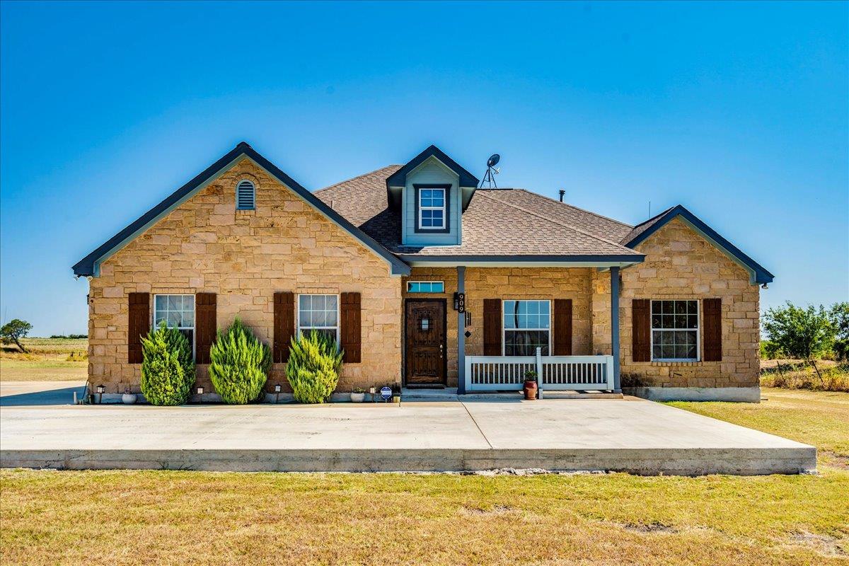 909 County Road 342 Tx 76530