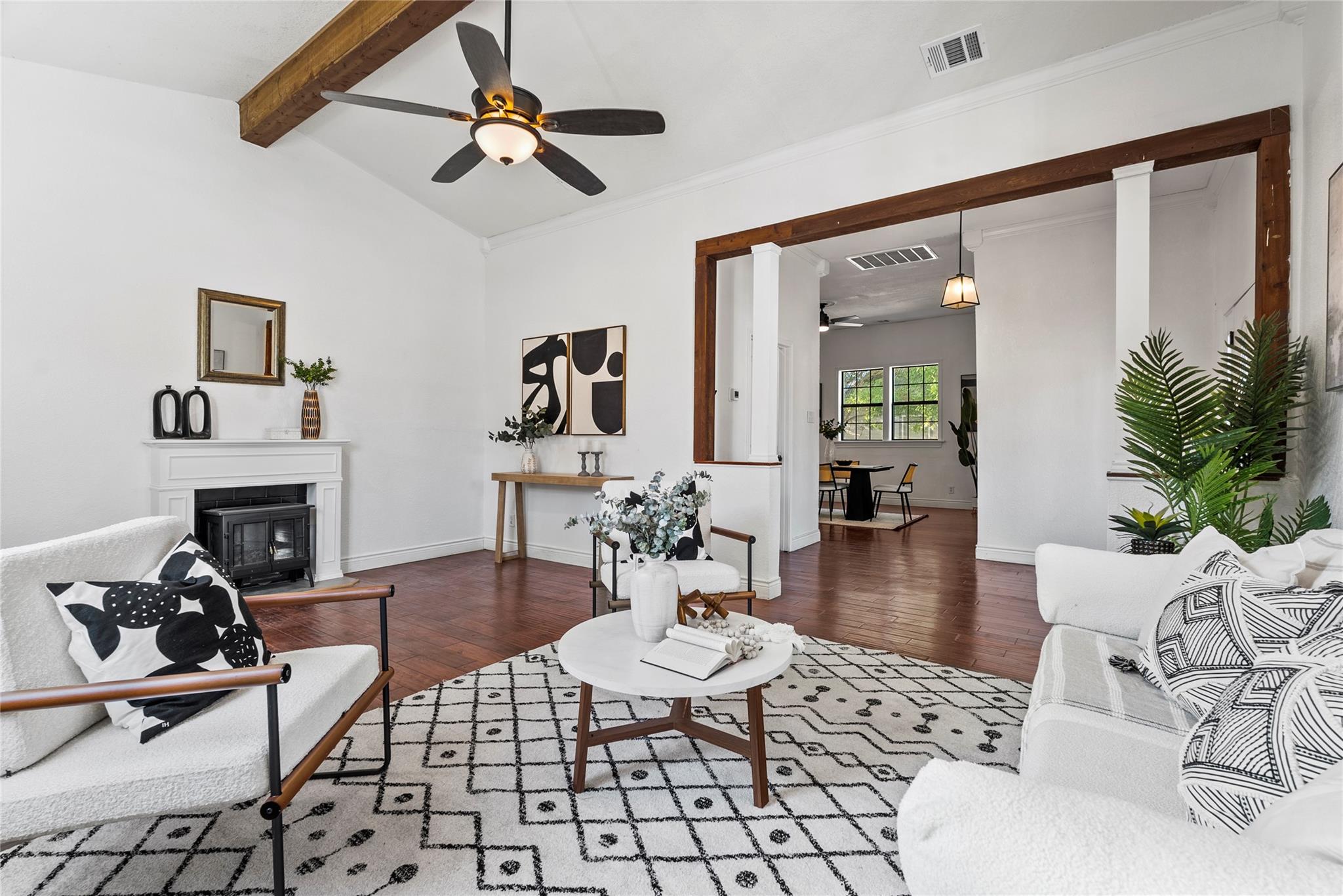 1011 Porter Tx 76574