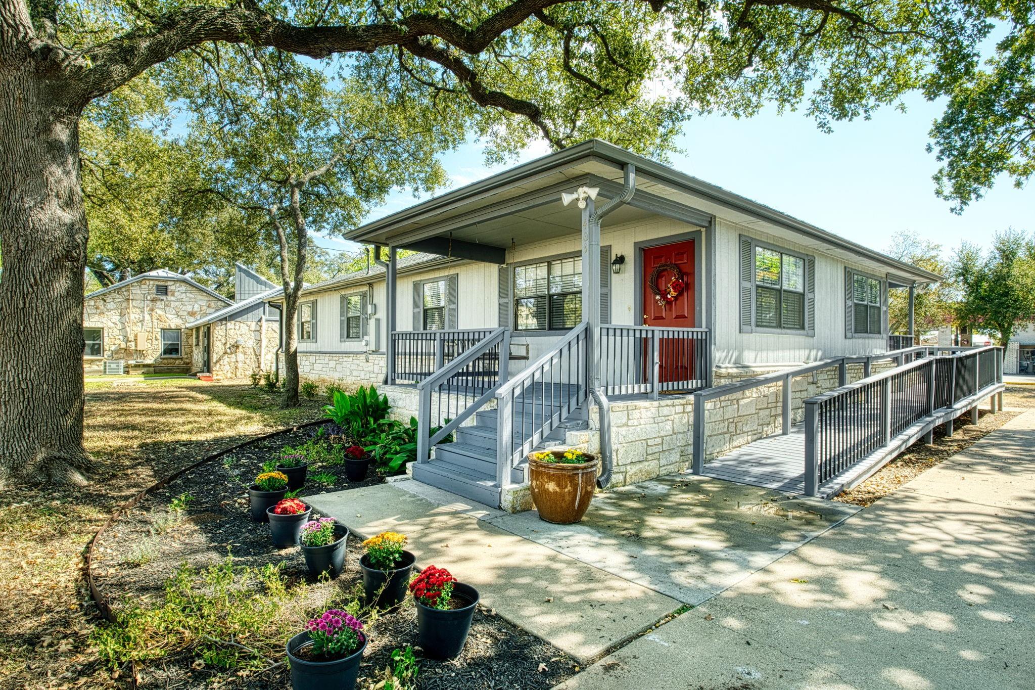 403 Anderson Tx 78664