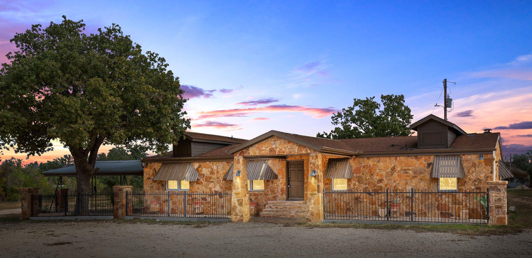 1900 County Road 226 Tx 76527