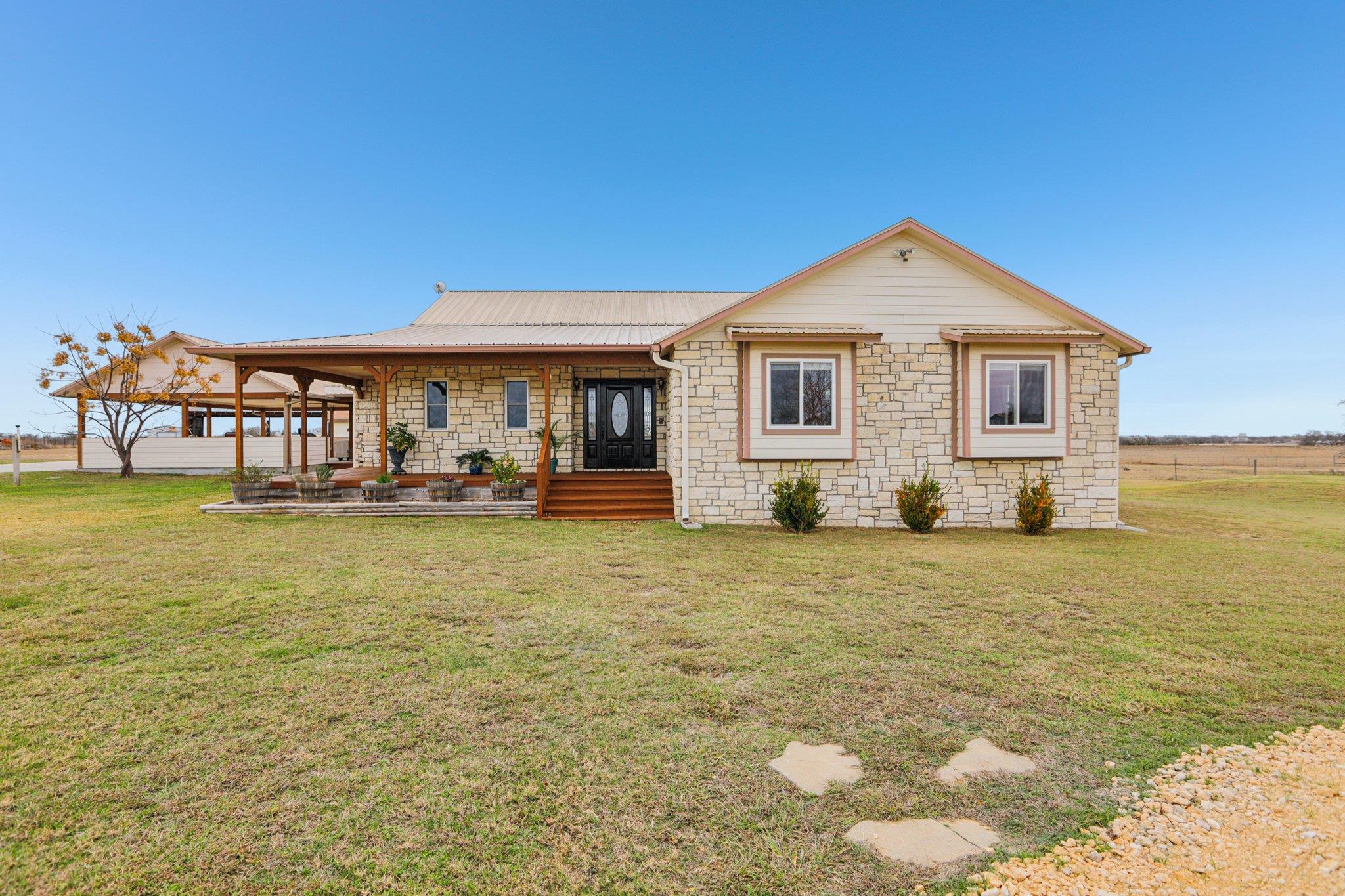 3331 County Road 100 Tx 78634