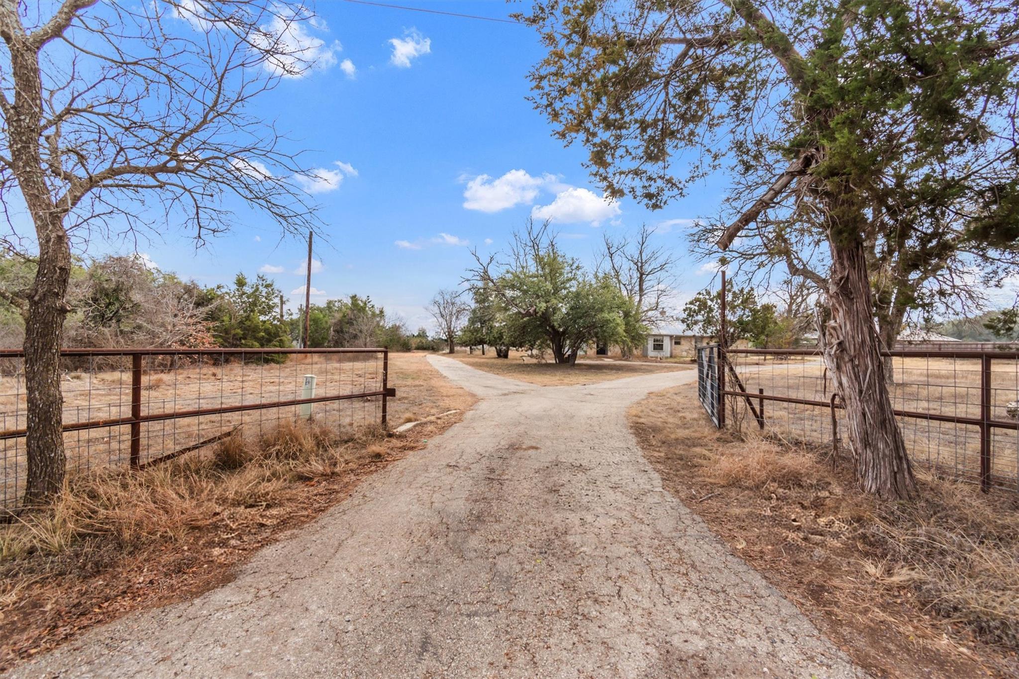 501 County Road 176 Tx 78628