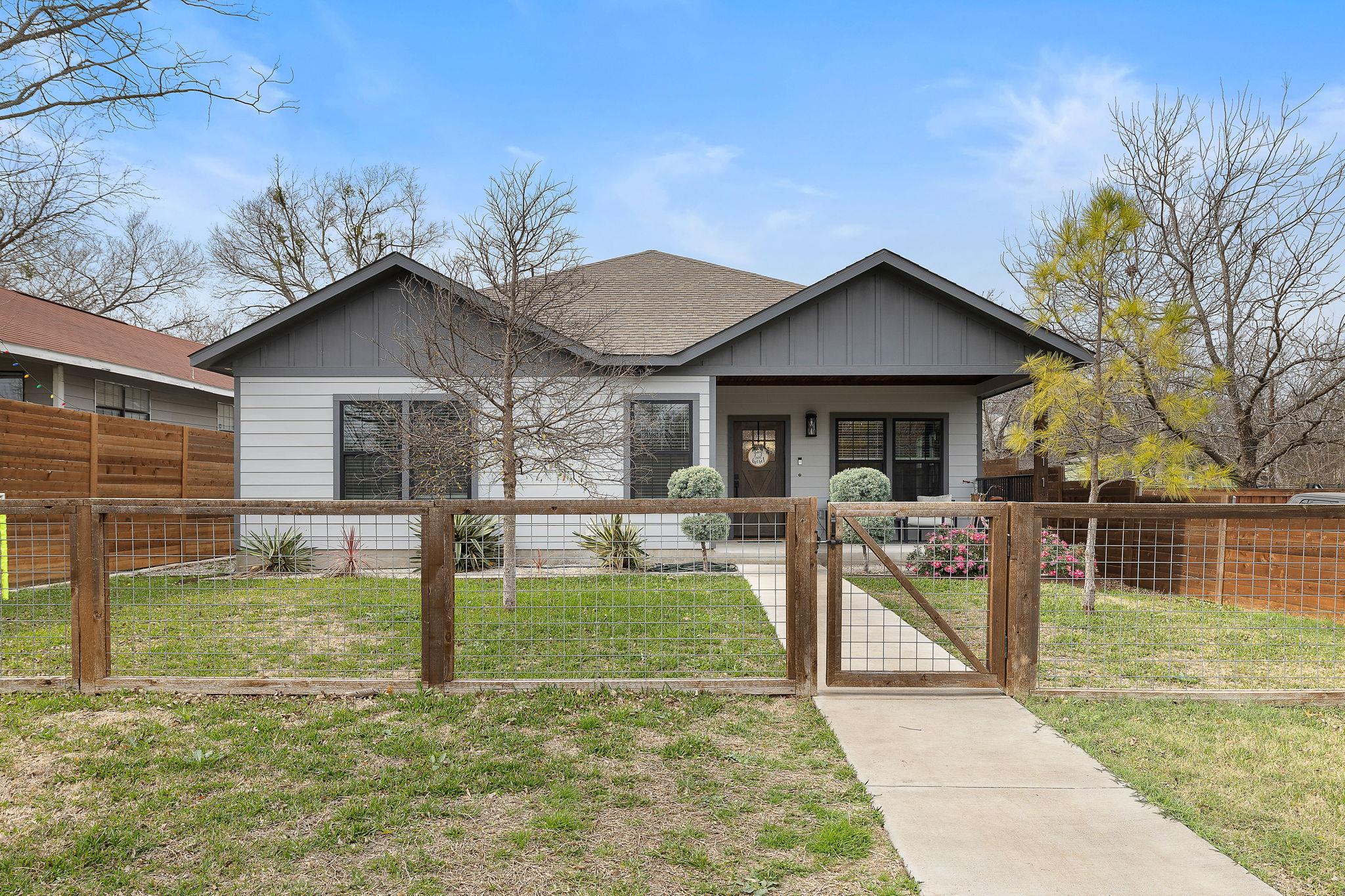 611 Elliott Tx 76574